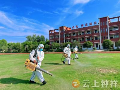 钟祥蓝天救援队深入校园消杀 筑牢师生健康防线