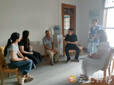 文集镇深入同建村走访摸排成功人士 架起乡贤反哺“连心桥”