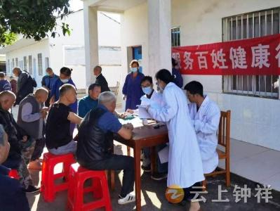 洋梓镇卫生院开展“服务百姓健康行动” 情暖福利院老人
