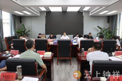 张勇组织市委理论学习中心组开展2025年第十次集体学习
