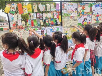 钟祥市承天小学：手抄报架起书香桥 校园弥漫阅读韵