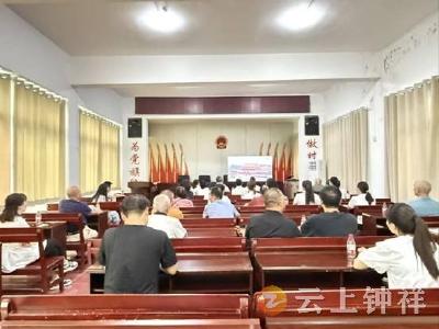 皇庄街道皇城门社区：集中观看阅兵 厚植爱国情怀