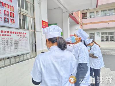 莫愁小学教联体：代表入校“督餐” 筑牢食安防线