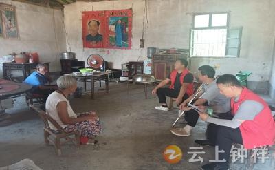 张集镇竹林岗村：排查住房隐患 织牢独居老人“安全防护网”