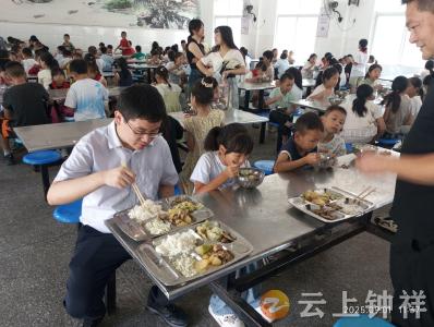 张集镇：管好校园餐 站好护学岗