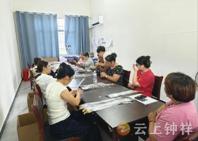 文集镇闫滩村：指尖“微工坊” 解锁家门口的增收密码