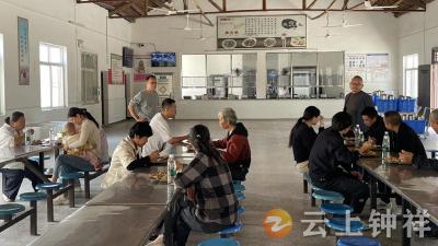 冷水中学：眼见为“食” 心暖为安