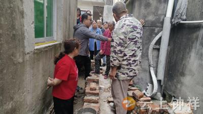 院墙风波起 调解促和谐——郢中街道新堤社区网格员巧解邻里地界纠纷