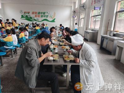 磷矿实验学校：试餐品味话营养 共商膳食护成长