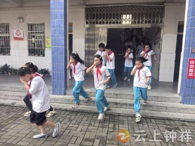 钟祥市承天小学：以“演”筑防 以“练”护航