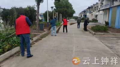 石牌镇横店村：环境整治焕新貌 洁净家园迎国庆
