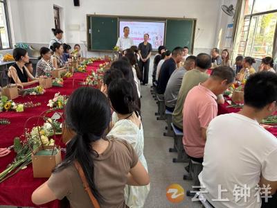 皇庄小学：致敬引路人，情暖九月天