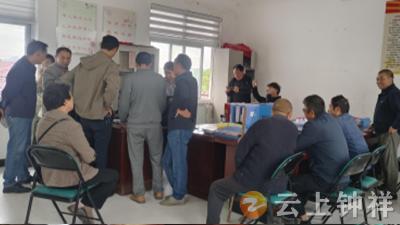 石牌镇伍冲村多措并举推进“两保”征收 保村民看病无忧