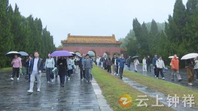 考生游钟祥  以城市魅力引才聚才