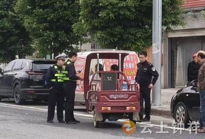 冷水镇冷水社区整治停车秩序 居民出行更顺畅