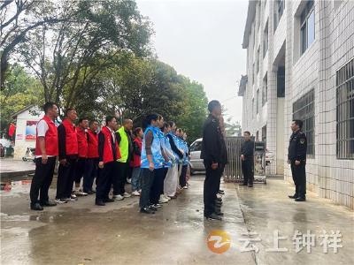 国庆首日柴湖镇40余人专班联动 护航返乡路传递家乡温度