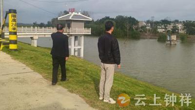 石牌镇关庙村驻点值守 筑牢汉江防汛防线