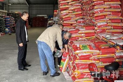 钟祥：农民秋播备种忙，农业执法来护航