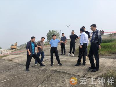 粟建湘检查防汛和险工险段处置工作