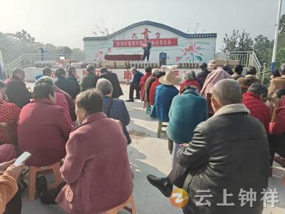 钟祥市双河镇长冲村：村企联动献真情，重阳敬老暖桑榆