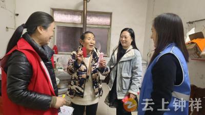 情暖重阳——郢中街道新堤社区为老人送上“暖心礼”