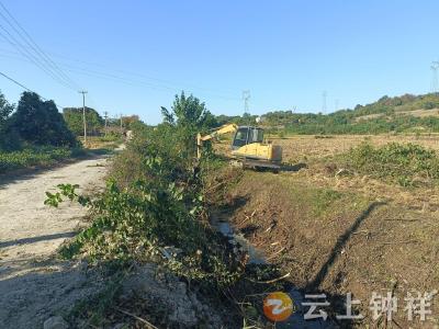 九里回族乡：清障除杂疏河道 筑牢防汛安全线