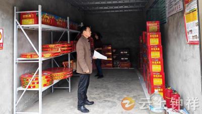 石牌镇贺集社区：双线排查除隐患 安全守护暖民心