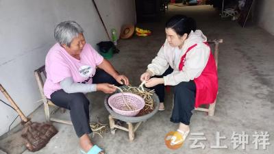 文集镇：重阳走乡入村 情暖桑榆岁月