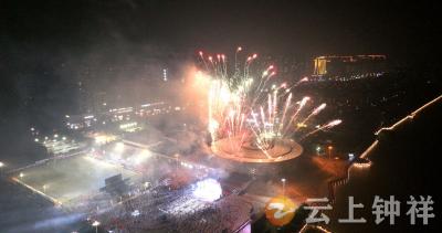 全国秋季“村晚”热闹开演 30万人“云游”长寿之乡