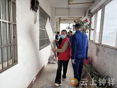 郢中街道码头街社区开展联合整治行动 全力打通“生命通道”