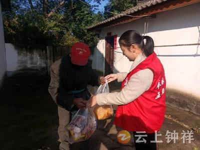 客店镇南庄村开展关爱老人志愿服务活动