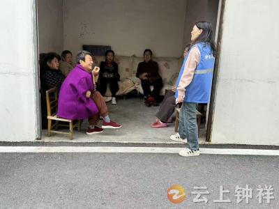 郢中街道连家沟社区：网格员“手把手”服务 老人享双重便利