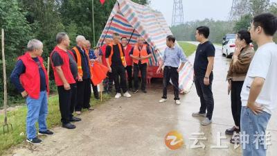 文集镇：党旗引航战汛情 干群并肩筑屏障