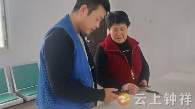 冷水镇付泉村网格员“代跑腿” 村民医保缴费不用愁​