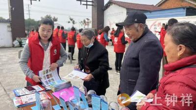 情暖重阳 平安护航——石牌镇开展重阳节“平安建设”宣传活动