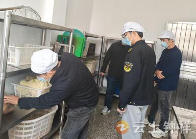 共享“食”光 “味”爱而行 冷水镇小学开展食堂开放日活动