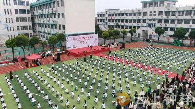 人生第一课 从“正衣冠”开始 钟祥市实验小学开笔礼仪式感十足