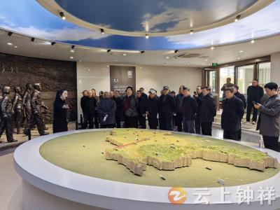 石牌镇开展重阳节主题活动 退休党员实地感受家乡发展变化