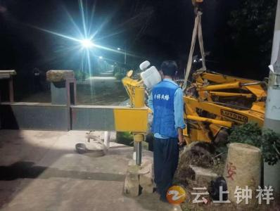 闻令即动高效联动！冷水镇百井村网格员成功救援侧翻铲车