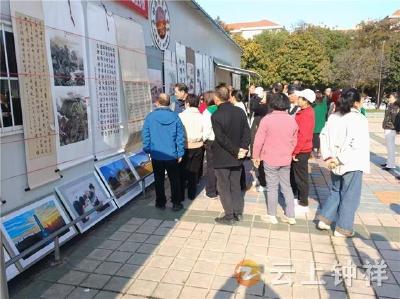 银龄厚道写春秋 翰墨光影铸丰碑——荆门市老干部书画摄影作品展走进钟祥市老年大学 