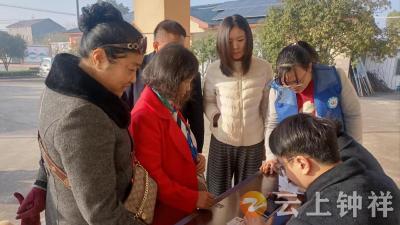 冷水镇李湾村扎实推进社保卡升级 打通服务群众“最后一公里”