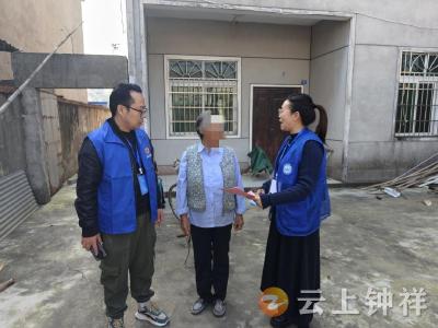 文集镇闫滩村：关怀特殊群体 入户走访送温情