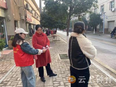 长滩镇长滩埠社区：“清洁家园”行动扮靓人居环境