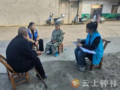 冷水镇共兴村网格员用真情织密