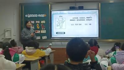 三尺讲台竞风采 青春芳华绽光芒——石牌镇小学教联体2025年秋季青年教师课堂教学竞赛圆满举行