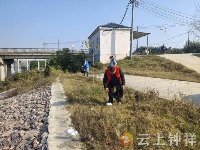 钟祥陈家庙村：党员干部齐上阵  河道垃圾“清零”进行时