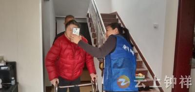 石牌镇何巷村：社保认证“上门办” 网格员服务暖人心