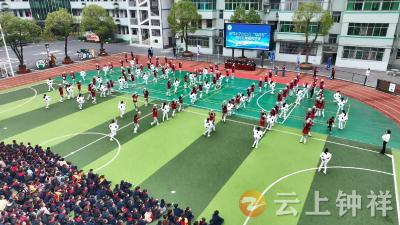 新堤小学“绿茵杯”校园足球超级联赛激情开赛