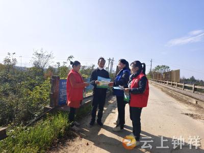 东桥镇清明村网格员深入开展铁路安全宣传 筑牢安全防线