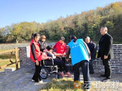 张集镇社工站：志愿者伴特殊家庭户外同行 暖心服务传递关爱